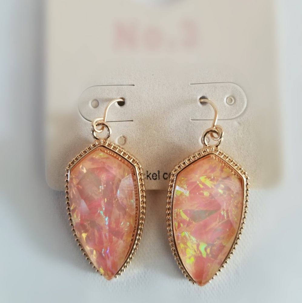 Peach opal acetate marque earrings - Picture 3 of 3